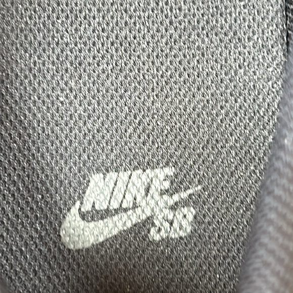 Nike SB Charge men’s black canvas sneakers.  Size 11.  Great condition. - Picture 10 of 11